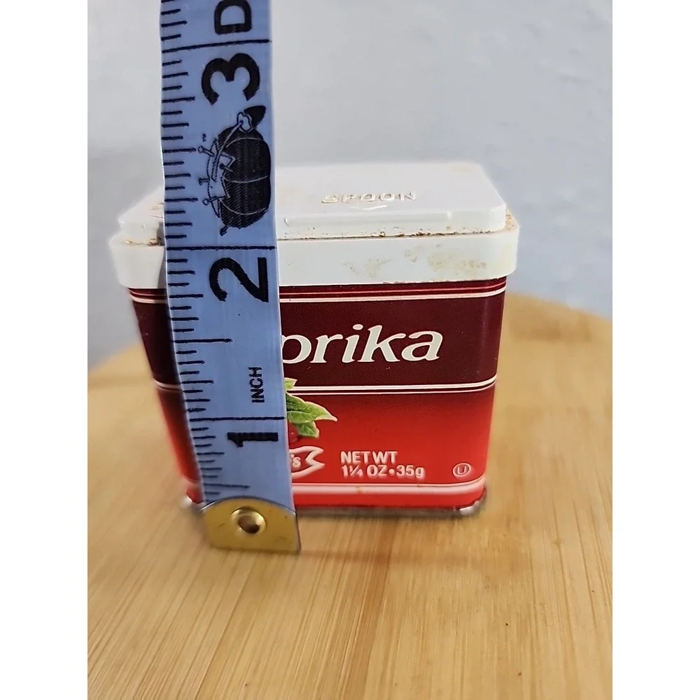 Vintage Frenchs Paprika 1 1/4 oz spice tin, EMPTY Great graphics on front, decor